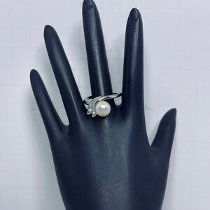 Silver Tone Faux Pearl & Rhinestone Statement Ring Size 8 (R432-1-2)